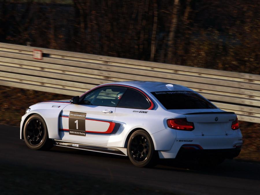 BMW M235i Racing 2014 года  (фото 15 из 26)